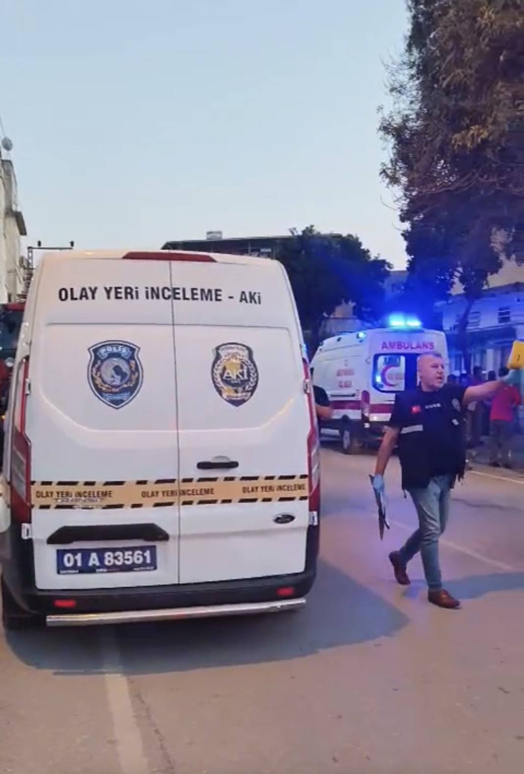 Evinin terasında asılı halde bulundu! 4